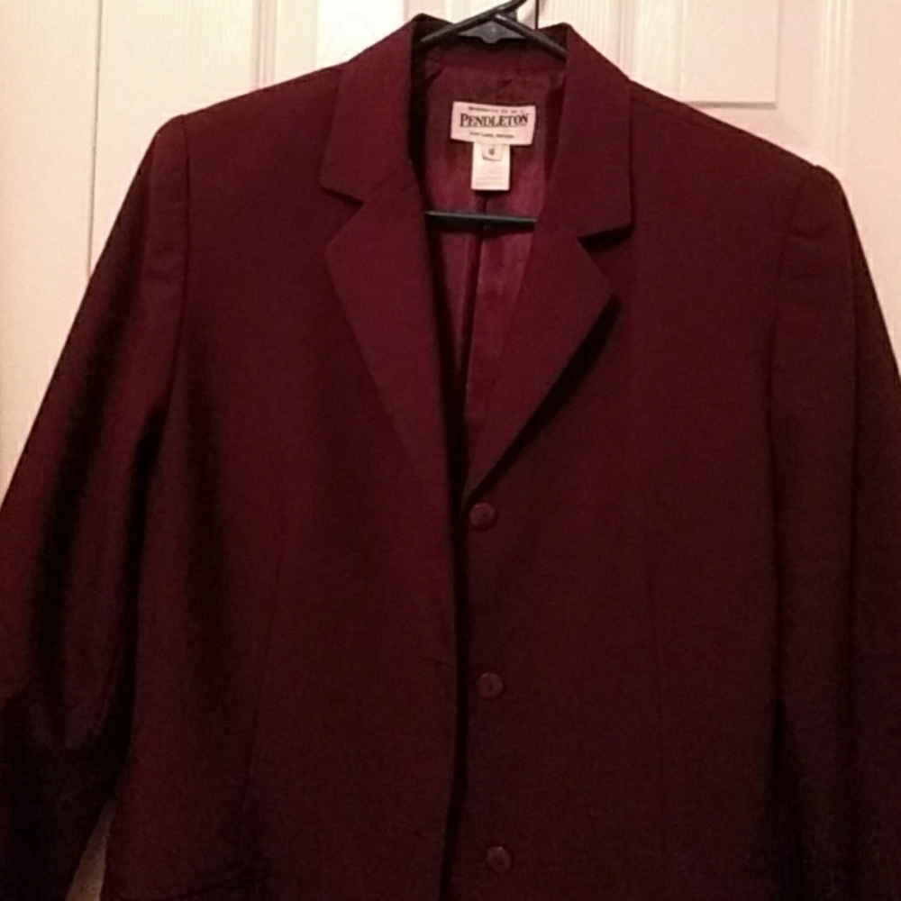 Suit - Picture 3 of 8